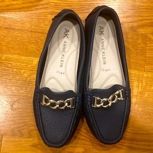 Anne Klein Navy Blue Shoes with Silver Chain Link, Size 8